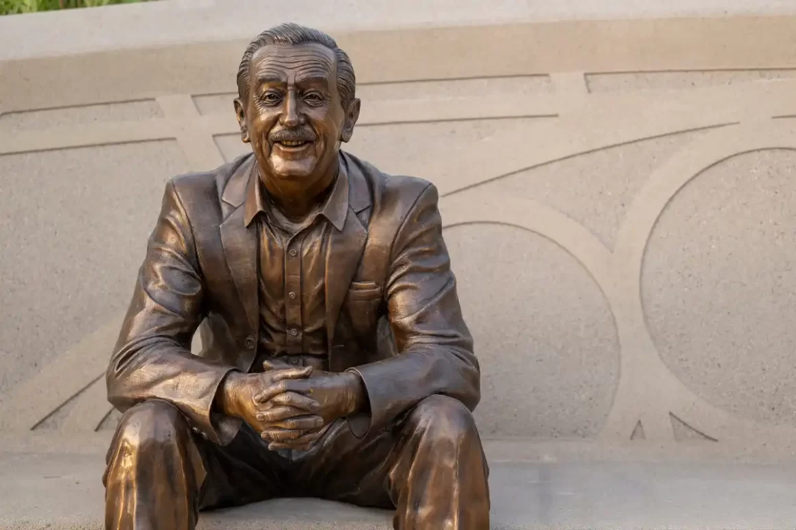 Estátua Walt Disney