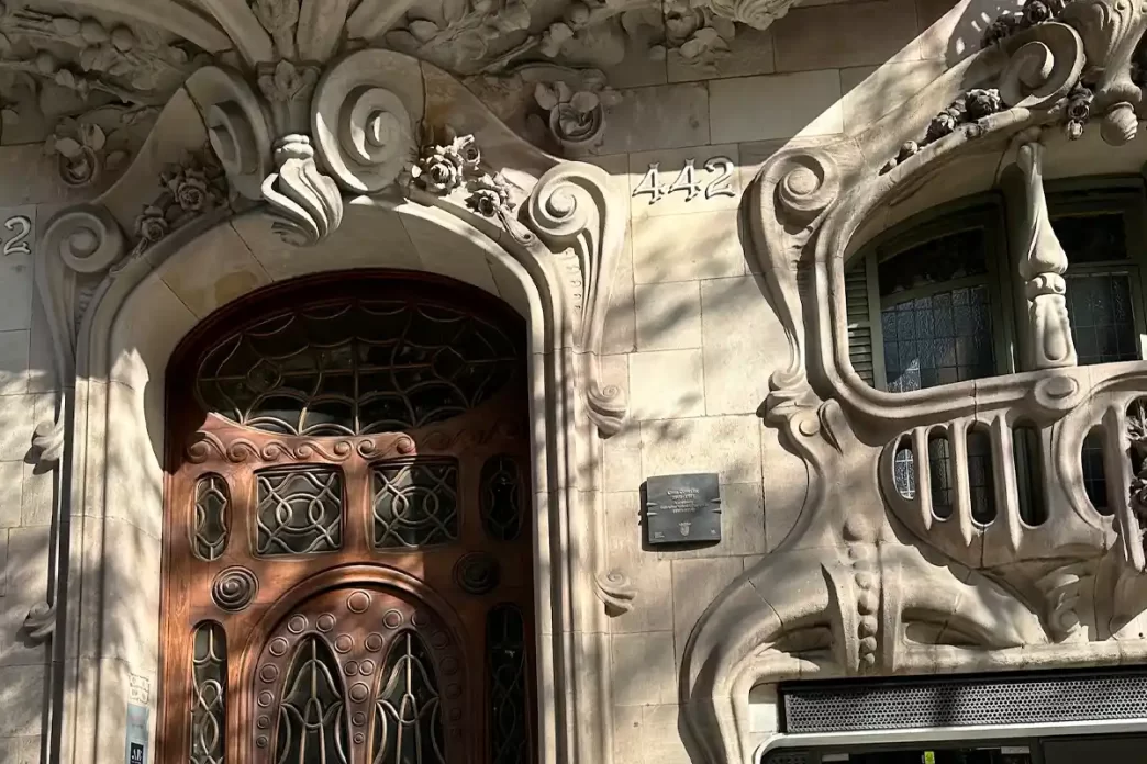 Disney revela arquitetura de nova área temática dos Vilões